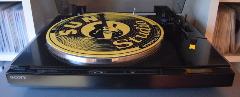 Record on recordplayer